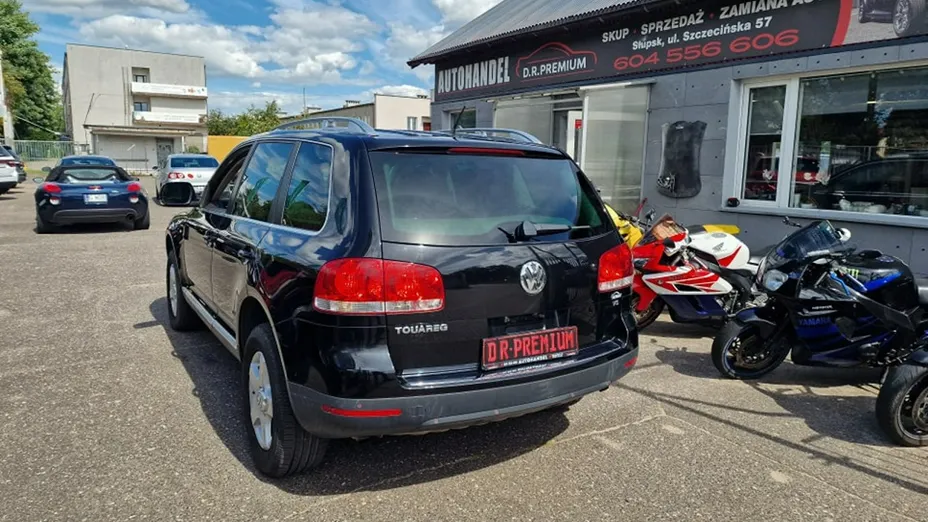 VOLKSWAGEN Touareg -