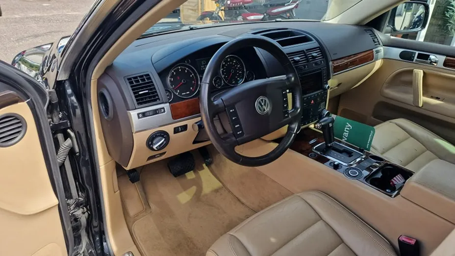 VOLKSWAGEN Touareg -