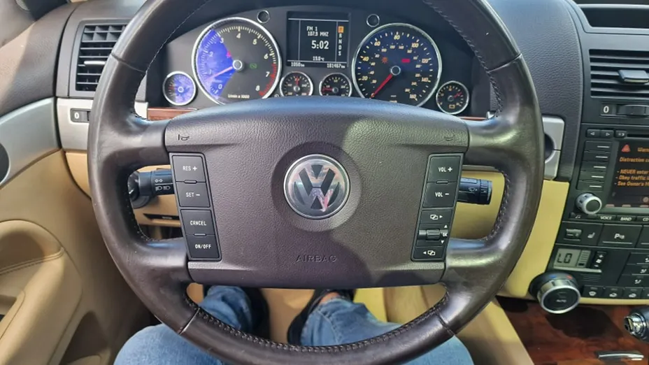 VOLKSWAGEN Touareg -
