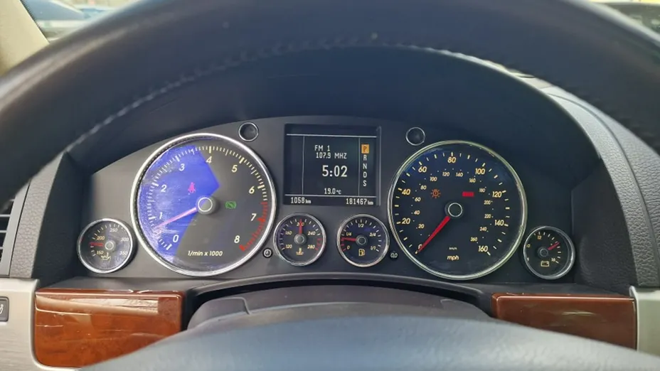 VOLKSWAGEN Touareg -