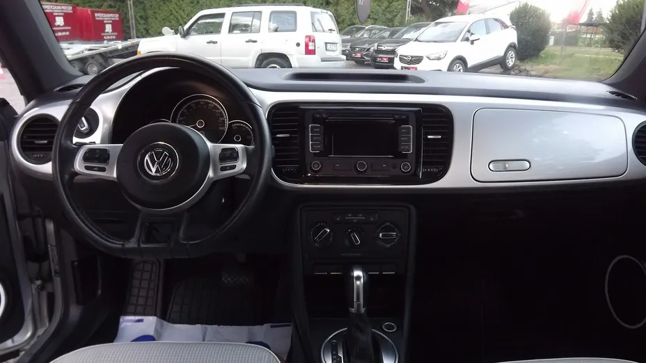 VOLKSWAGEN Beetle -