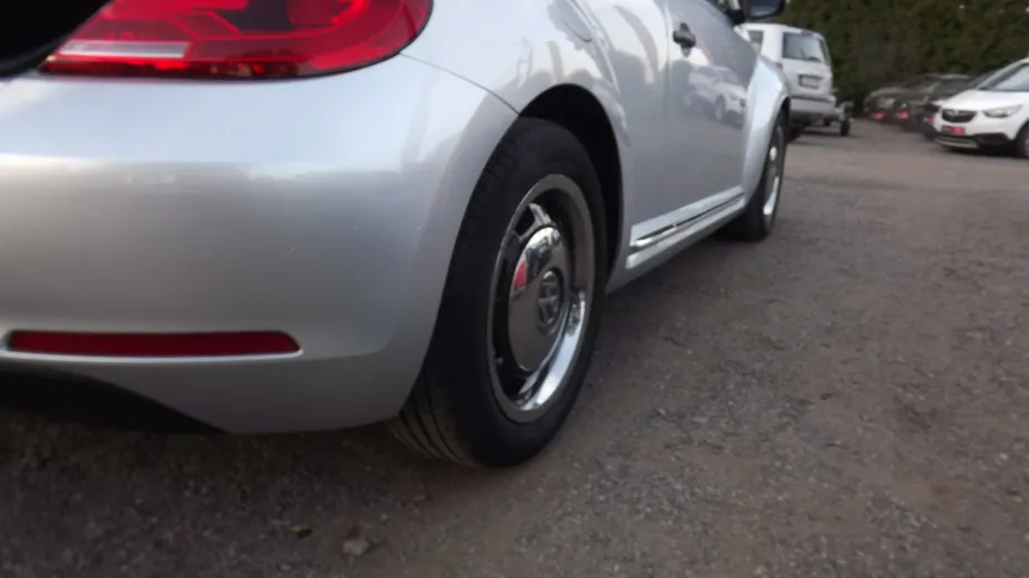 VOLKSWAGEN Beetle -