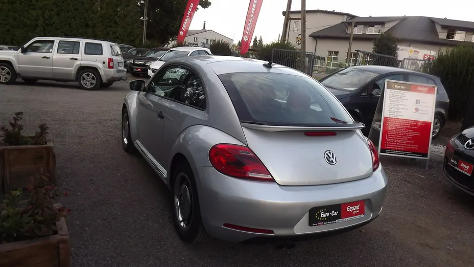 VOLKSWAGEN Beetle -