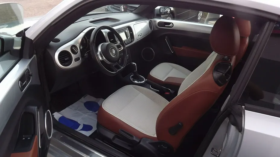 VOLKSWAGEN Beetle -