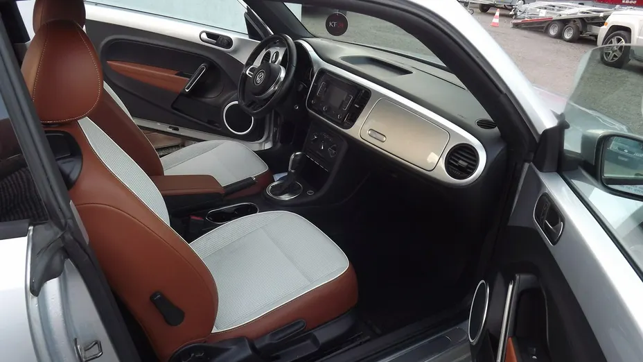 VOLKSWAGEN Beetle -