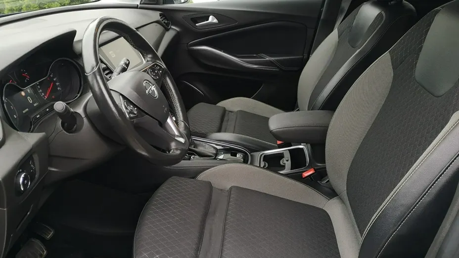 OPEL Grandland X -
