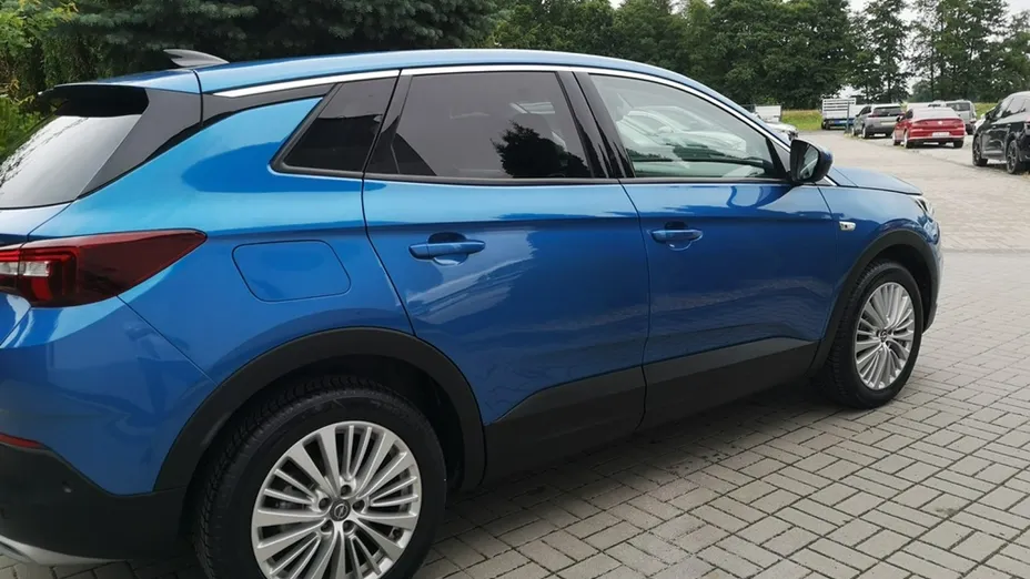 OPEL Grandland X -