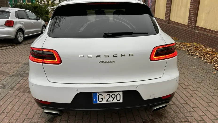 PORSCHE Macan -