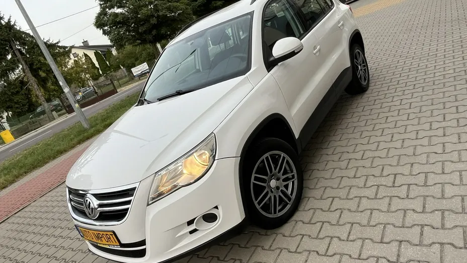 VOLKSWAGEN Tiguan -
