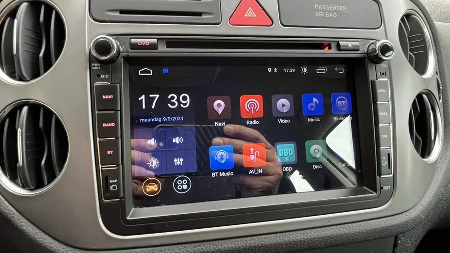 VOLKSWAGEN Tiguan -