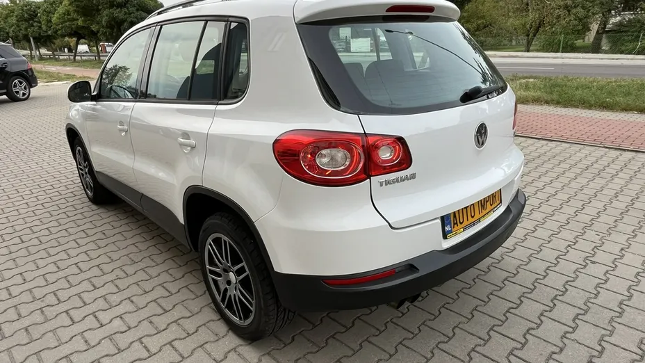 VOLKSWAGEN Tiguan -