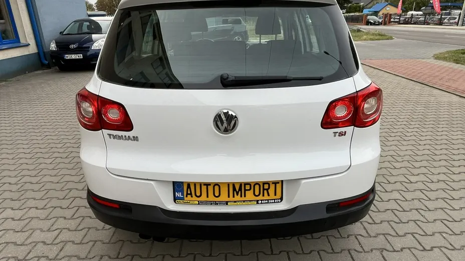 VOLKSWAGEN Tiguan -