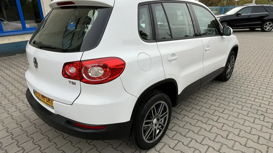 VOLKSWAGEN Tiguan -