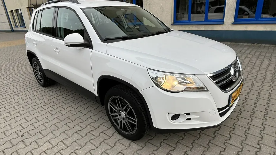 VOLKSWAGEN Tiguan -