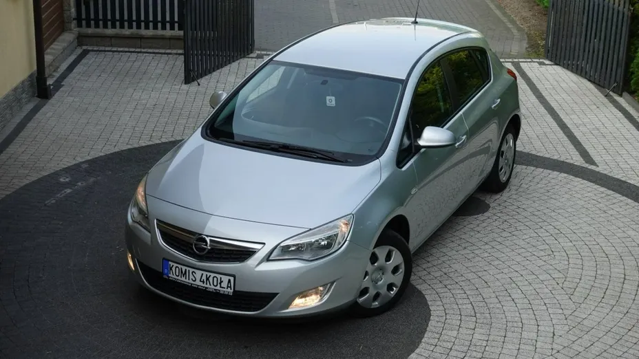 OPEL Astra -