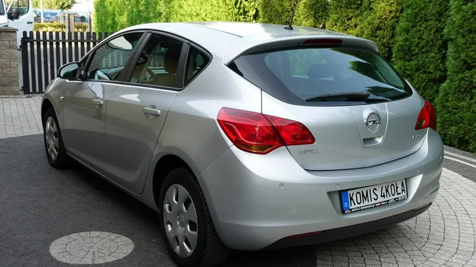 OPEL Astra -
