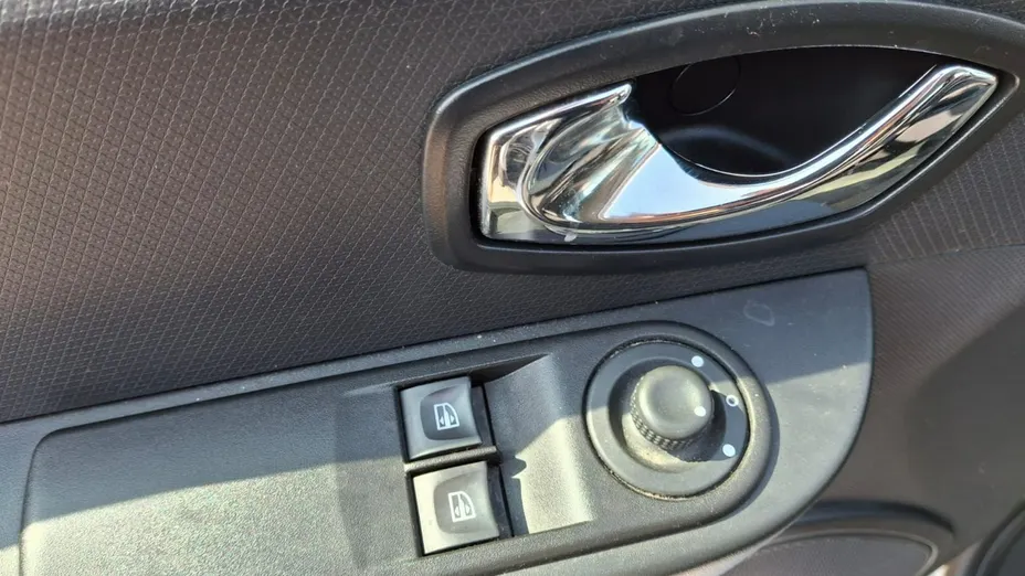 RENAULT Clio -