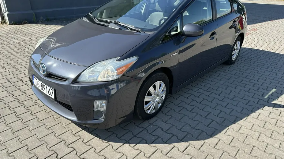 TOYOTA Prius -