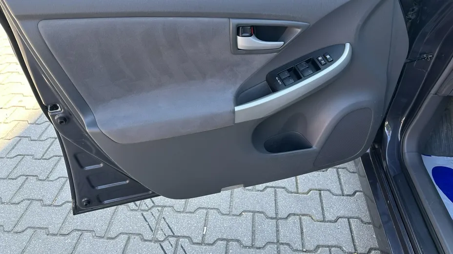 TOYOTA Prius -