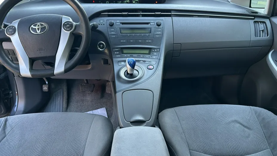 TOYOTA Prius -