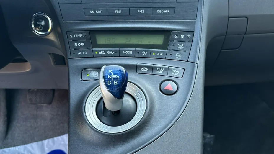 TOYOTA Prius -