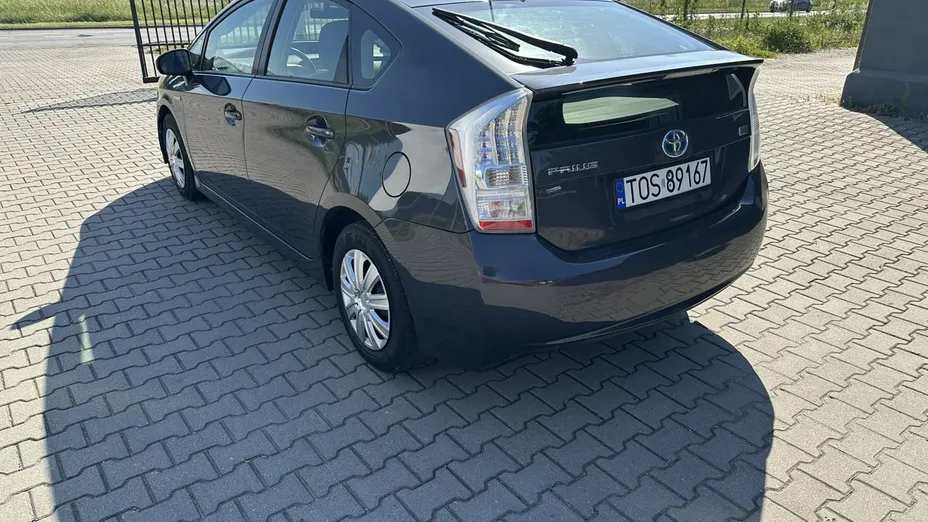 TOYOTA Prius -