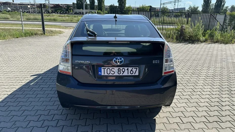 TOYOTA Prius -