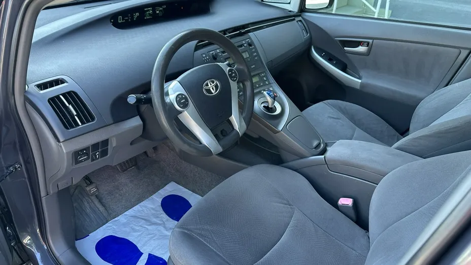 TOYOTA Prius -
