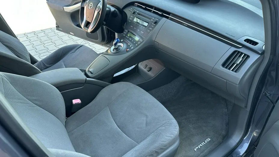TOYOTA Prius -