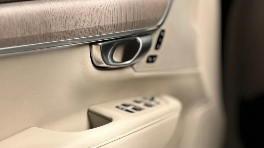 VOLVO V90 -