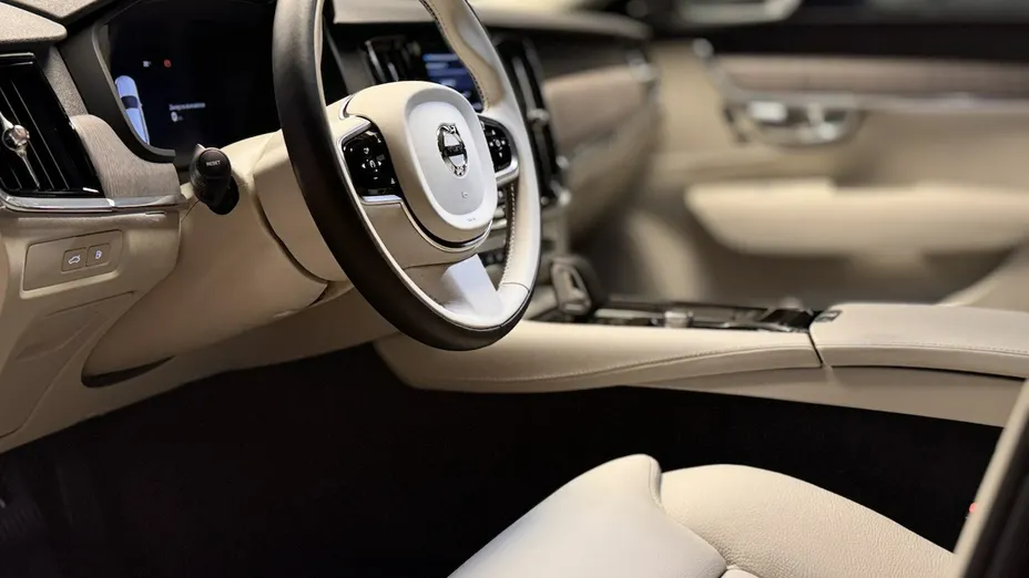 VOLVO V90 -
