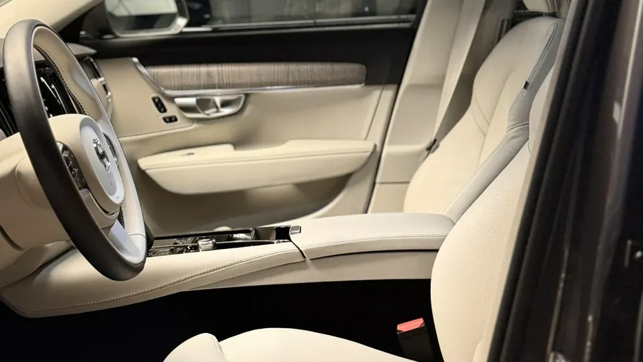 VOLVO V90 -