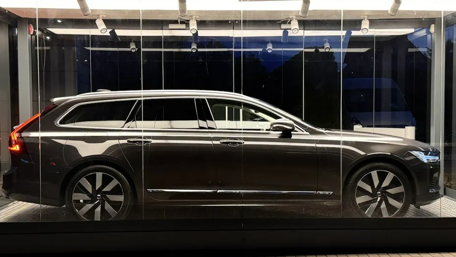 VOLVO V90 -