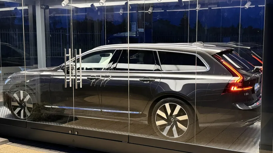 VOLVO V90 -