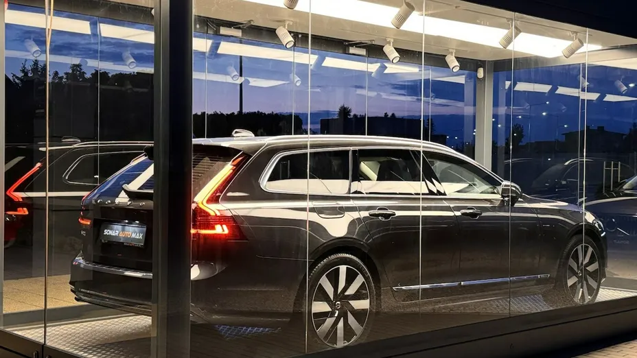 VOLVO V90 -