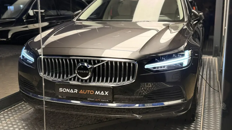 VOLVO V90 -