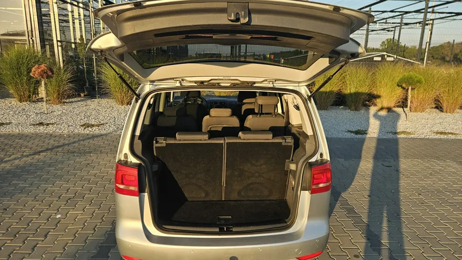 VOLKSWAGEN Touran -