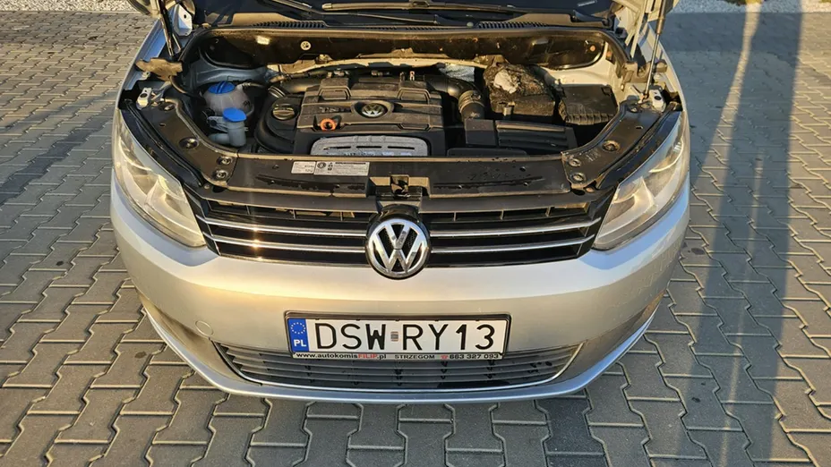 VOLKSWAGEN Touran -