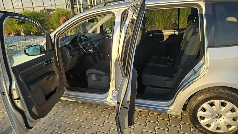VOLKSWAGEN Touran -