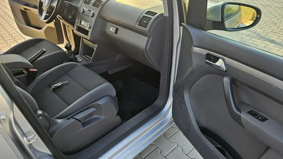 VOLKSWAGEN Touran -