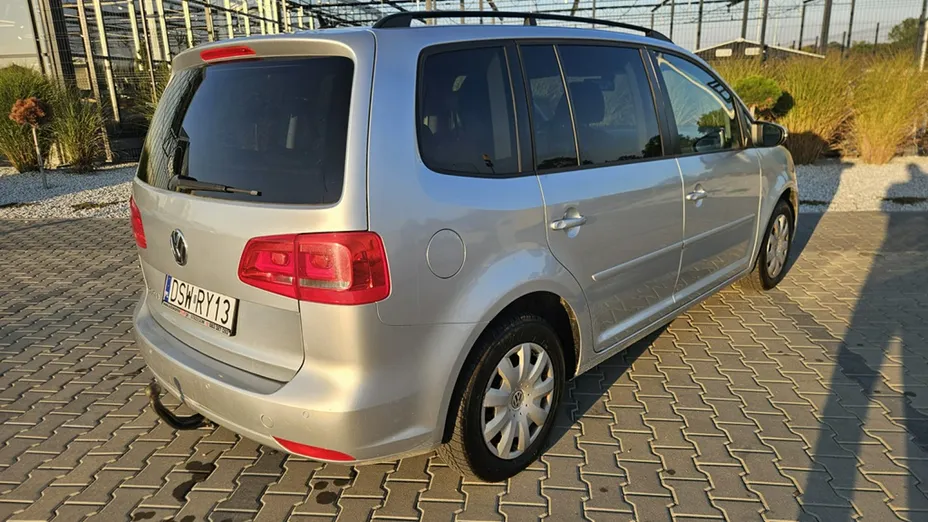 VOLKSWAGEN Touran -