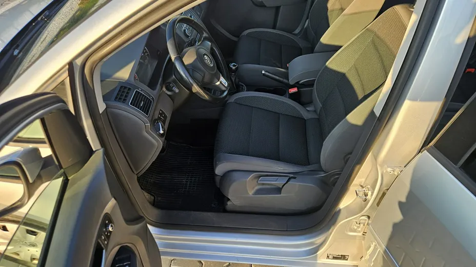VOLKSWAGEN Touran -