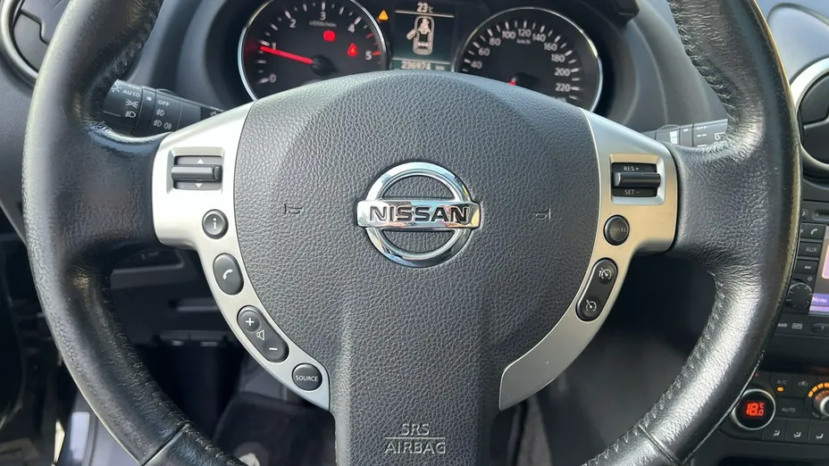 NISSAN Qashqai -