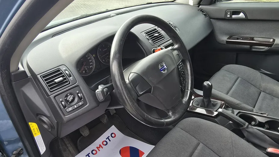 VOLVO S40 -