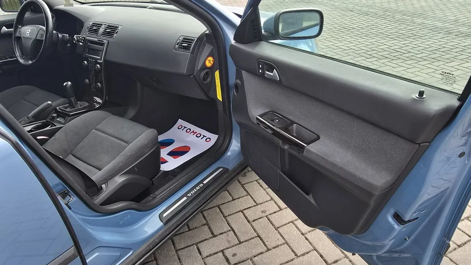 VOLVO S40 -