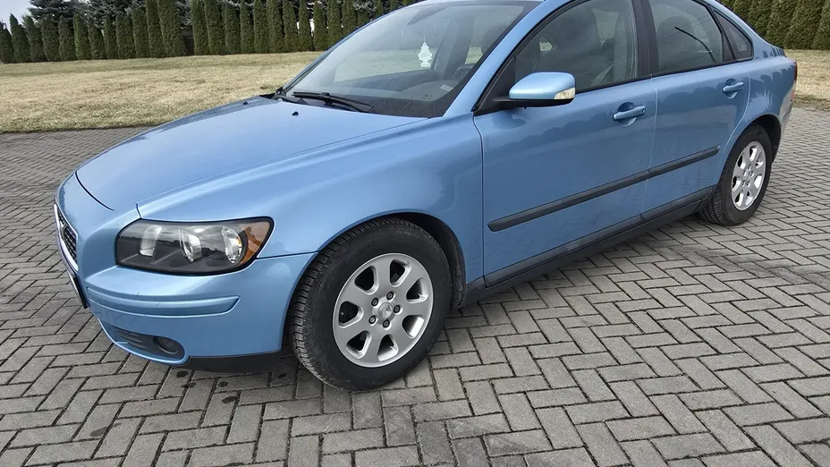 VOLVO S40 -