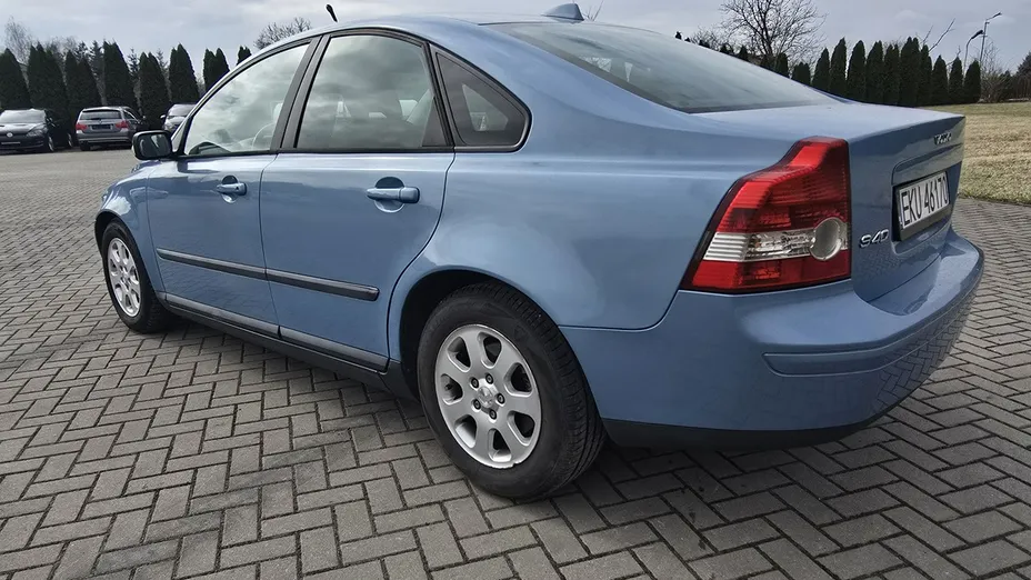VOLVO S40 -