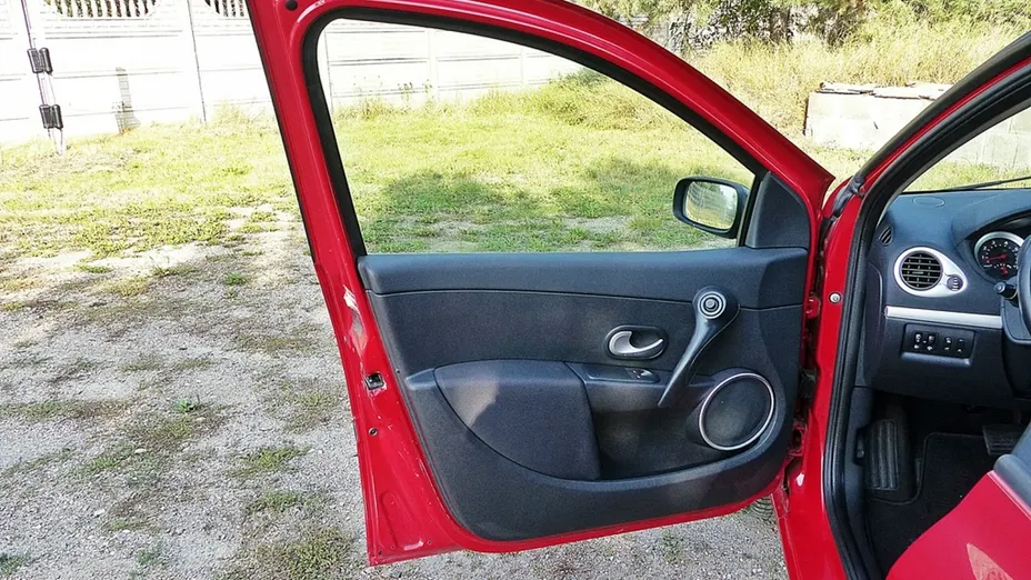 RENAULT Clio -