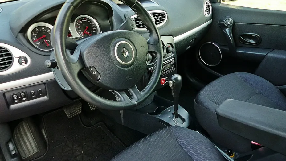 RENAULT Clio -