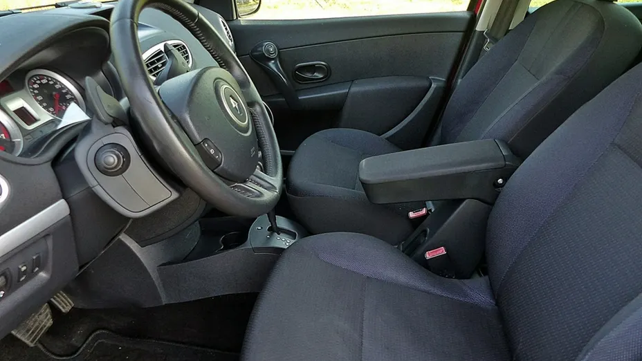 RENAULT Clio -